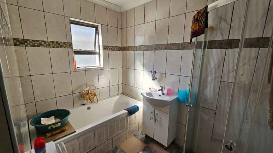 6 Bedroom Property for Sale in Parkers Dam Western Cape